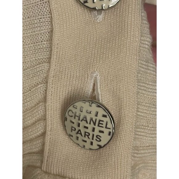 Chanel Cream Ribbed Knit Sweater With Button Shoulder Detail & Textured Design - Picture 9 of 15